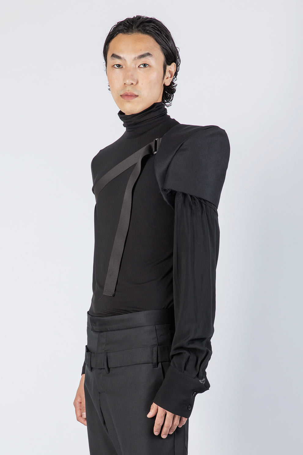 esther-perbandt-concrete-one-sleeve-rmel-schwarz-links image 8