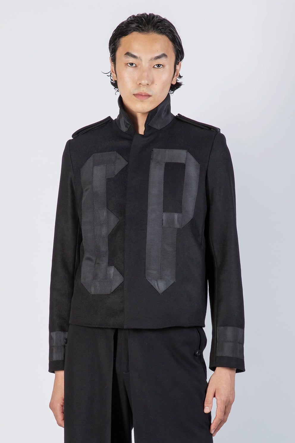 esther-perbandt-initial-jacke-herren-schwarz-wolle image 7