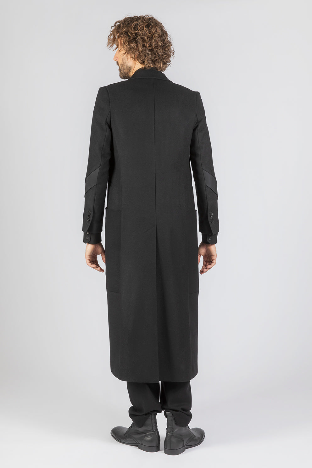 esther-perbandt-bond-mantel-herren-schwarz-reine-wolle image 3
