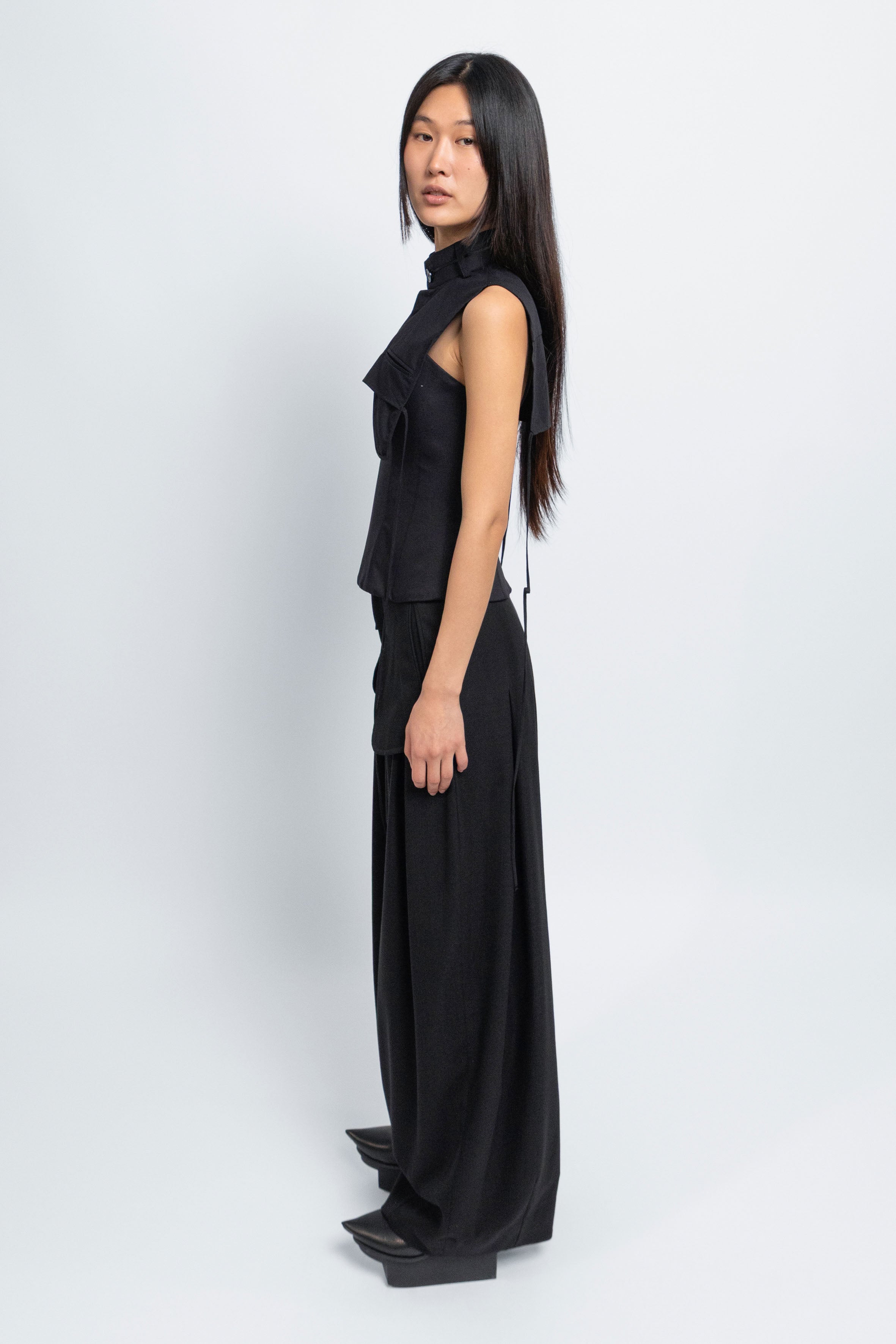 esther-perbandt-wild-waistband-shirt-schwarz-rmellos-baumwolle image 6