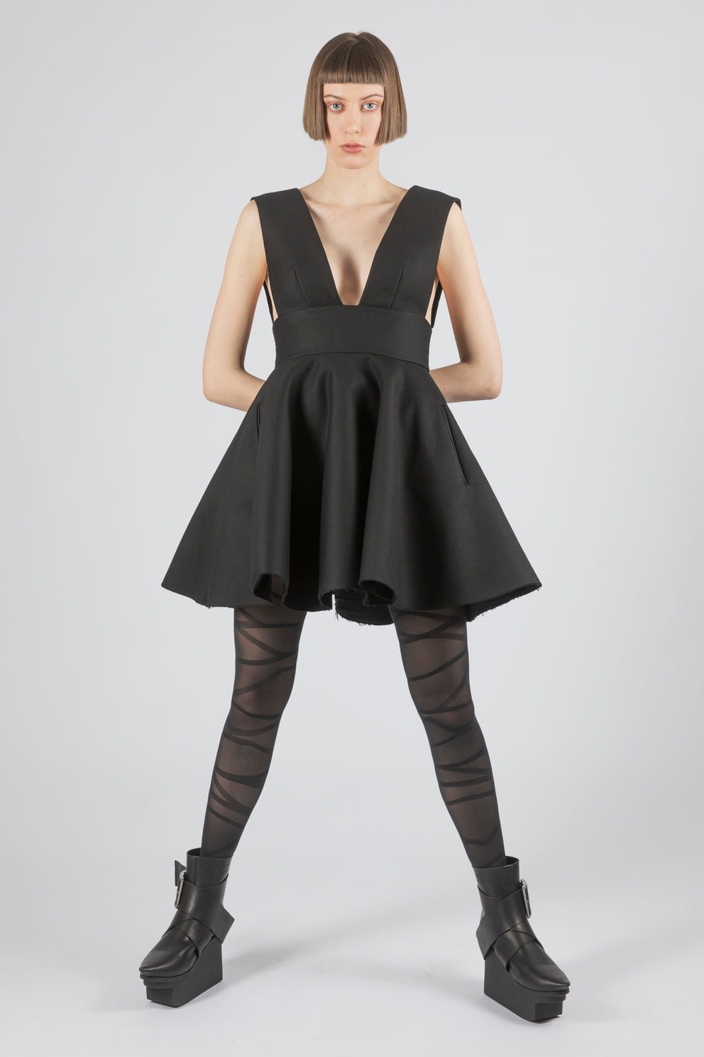 esther-perbandt-shell-mini-kleid-schwarz-baumwolle-taschen image 7