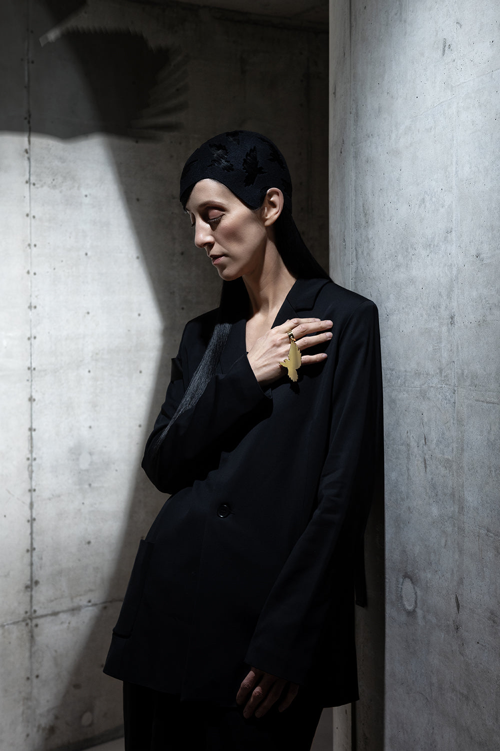 esther-perbandt-bird-ring-gold-gr-54-vogel-goldring-messing image 5