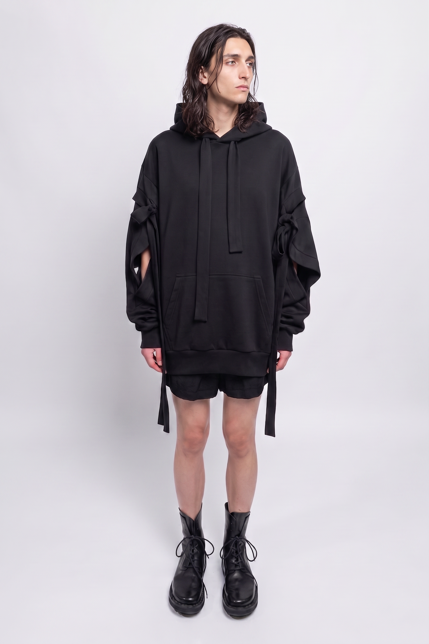 esther-perbandt-blackhearts-hoodie-herren-schwarz-oversized image 1
