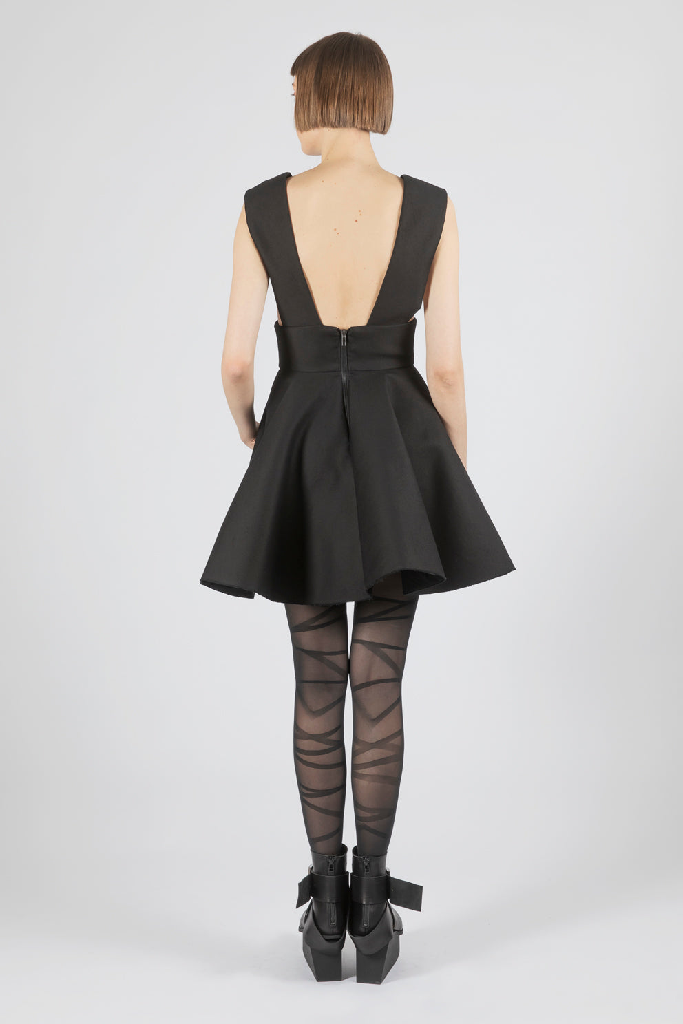 esther-perbandt-shell-mini-kleid-schwarz-baumwolle-taschen image 3