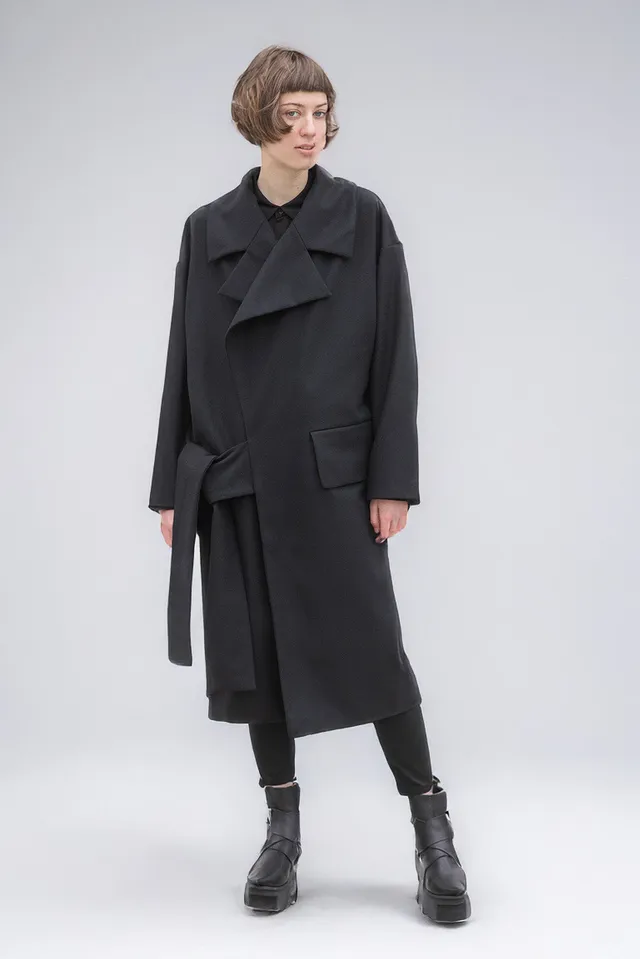 esther-perbandt-cocoon-mantel-damen-schwarz-oversize-wolle image 1