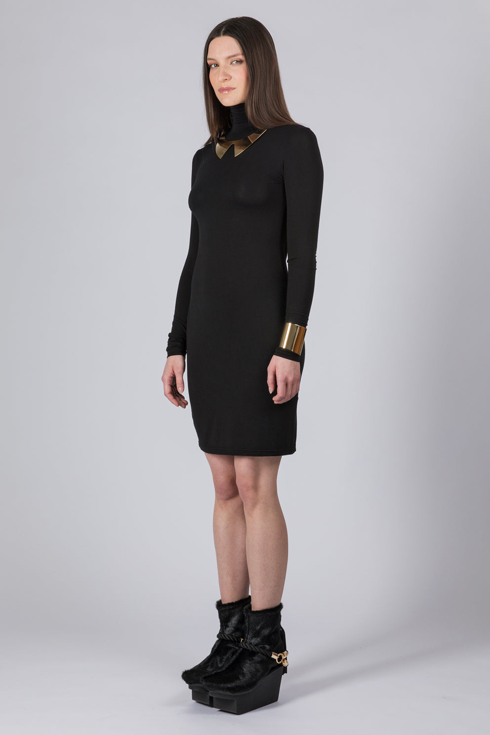esther-perbandt-turtleneck-kleid-damen-schwarz-bambus image 4