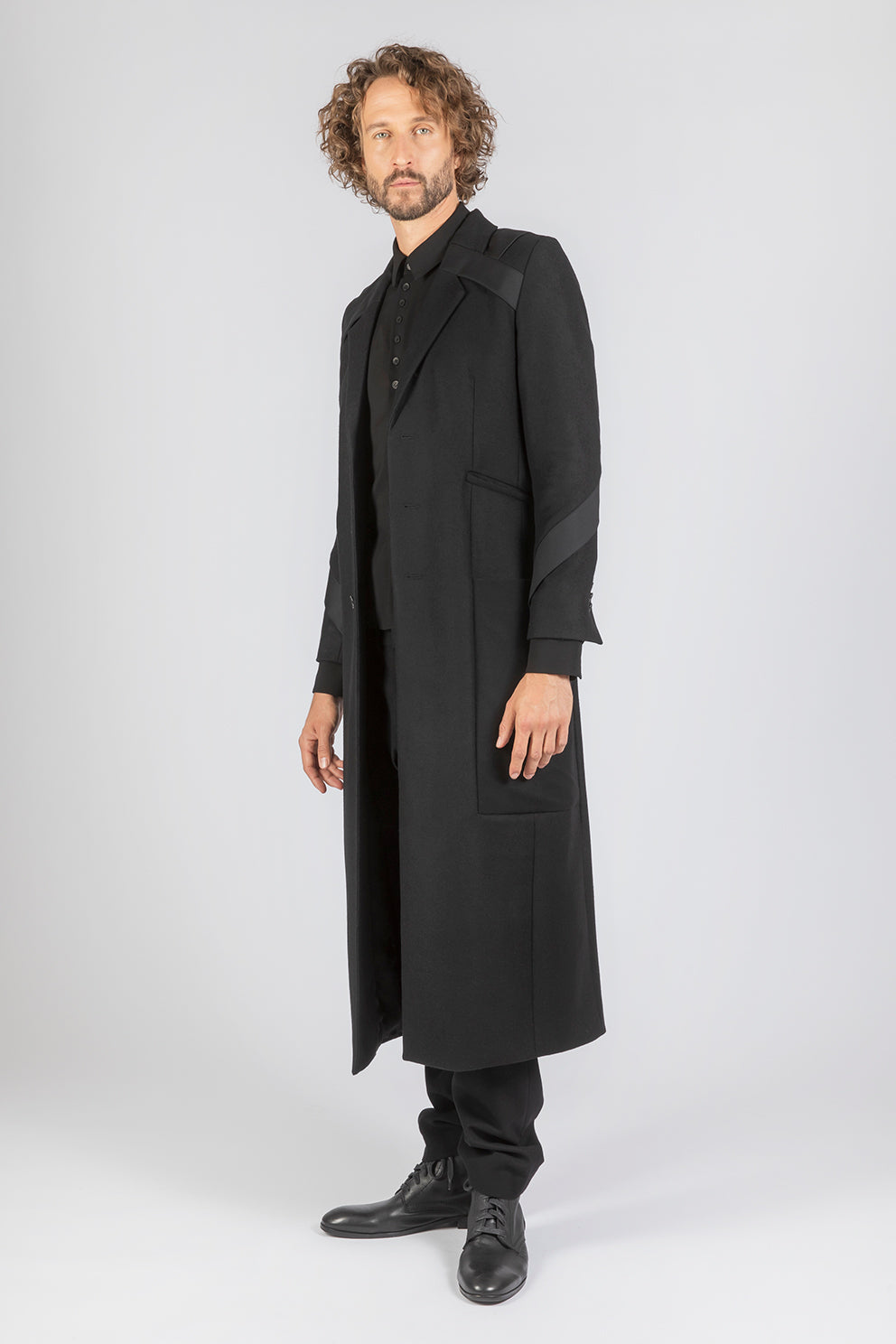 esther-perbandt-bond-mantel-herren-schwarz-reine-wolle image 8