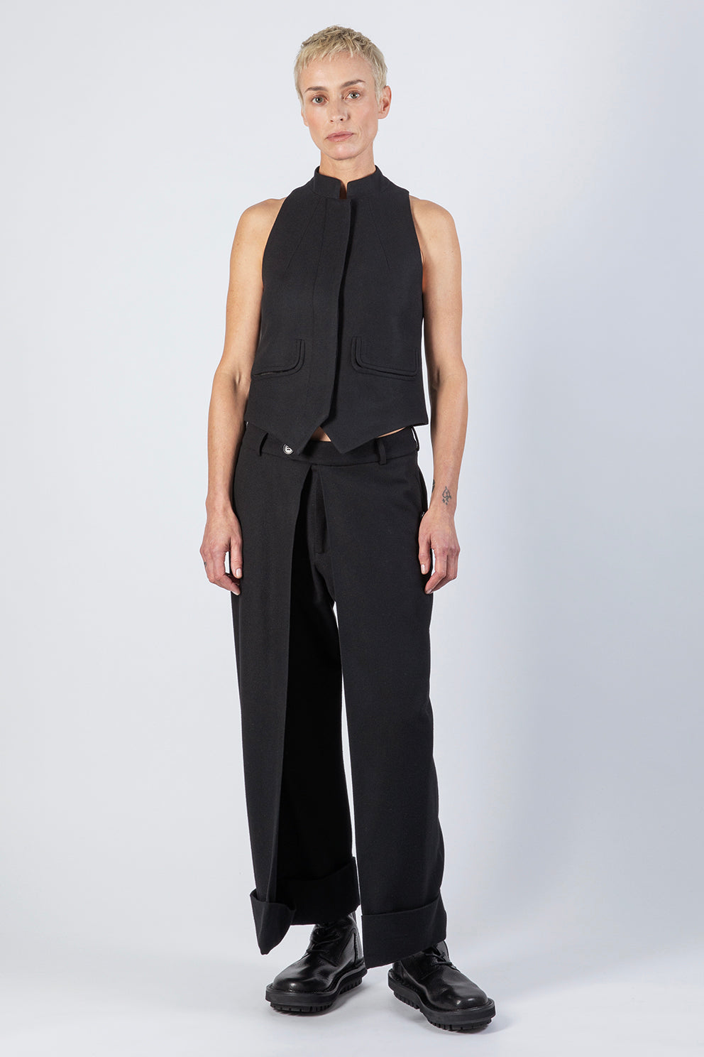 esther-perbandt-unfold-pants-damen-schwarz-wolle-weit image 1
