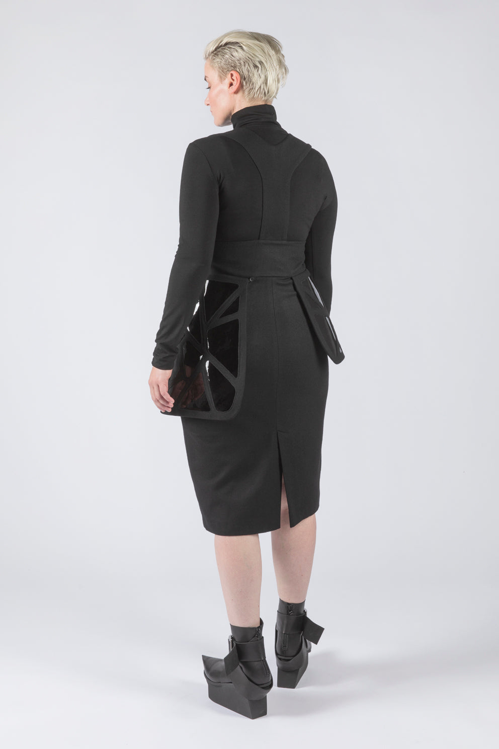 esther-perbandt-mosquito-kleid-schwarz-wolle-enges-minikleid image 5