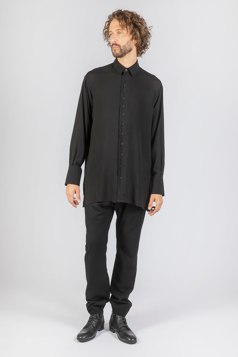 esther-perbandt-breeze-hemd-herren-schwarz-viskose-loose-fit image 4