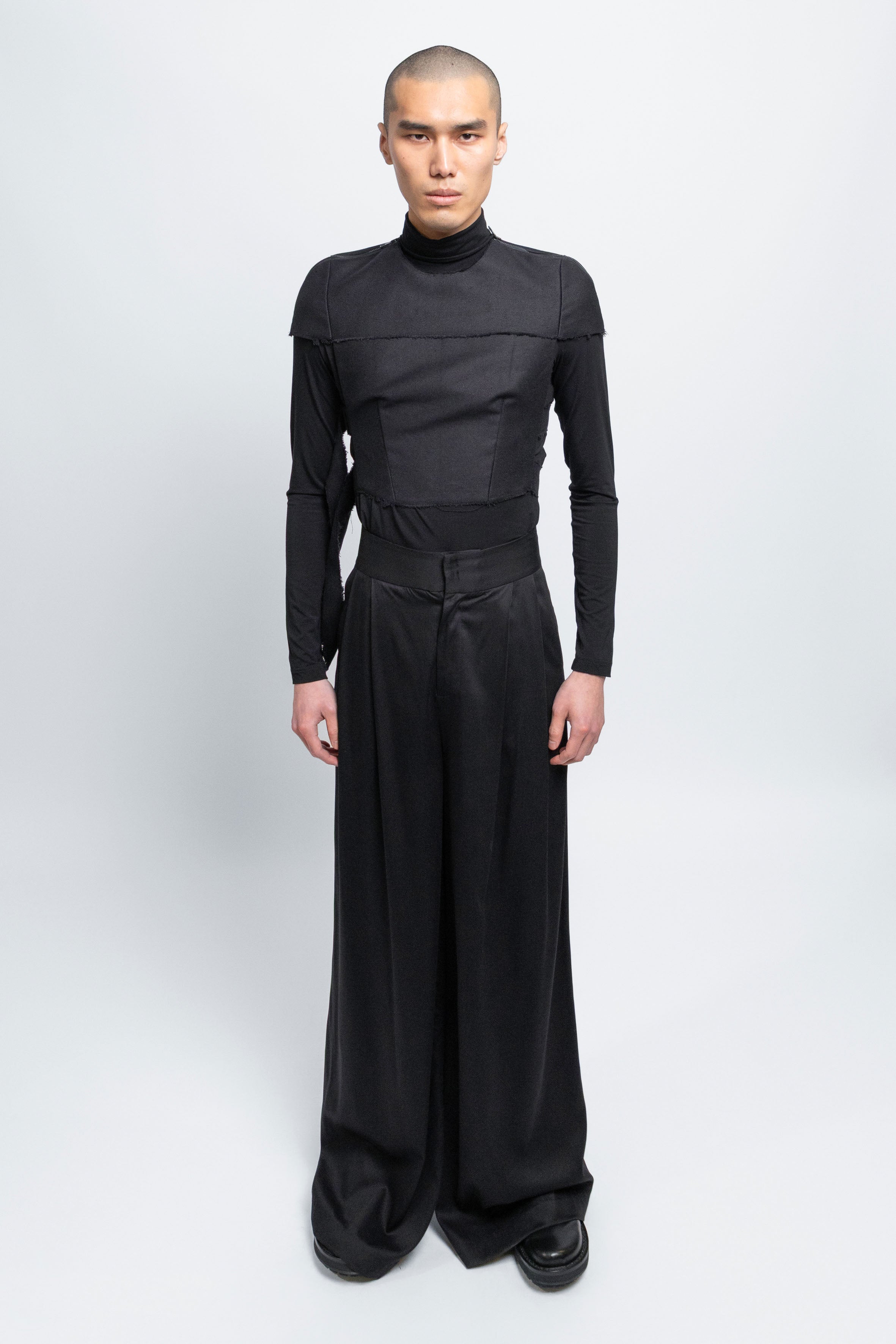 esther-perbandt-protector-shoulder-piece-schwarz-44 image 1