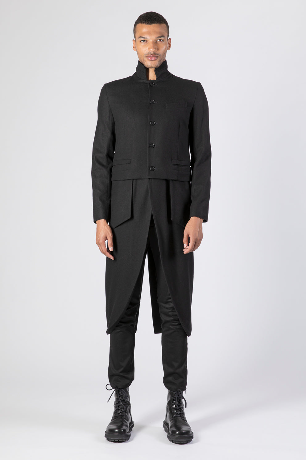 esther-perbandt-tailcoat-mantel-herren-schwarz-wolle image 1