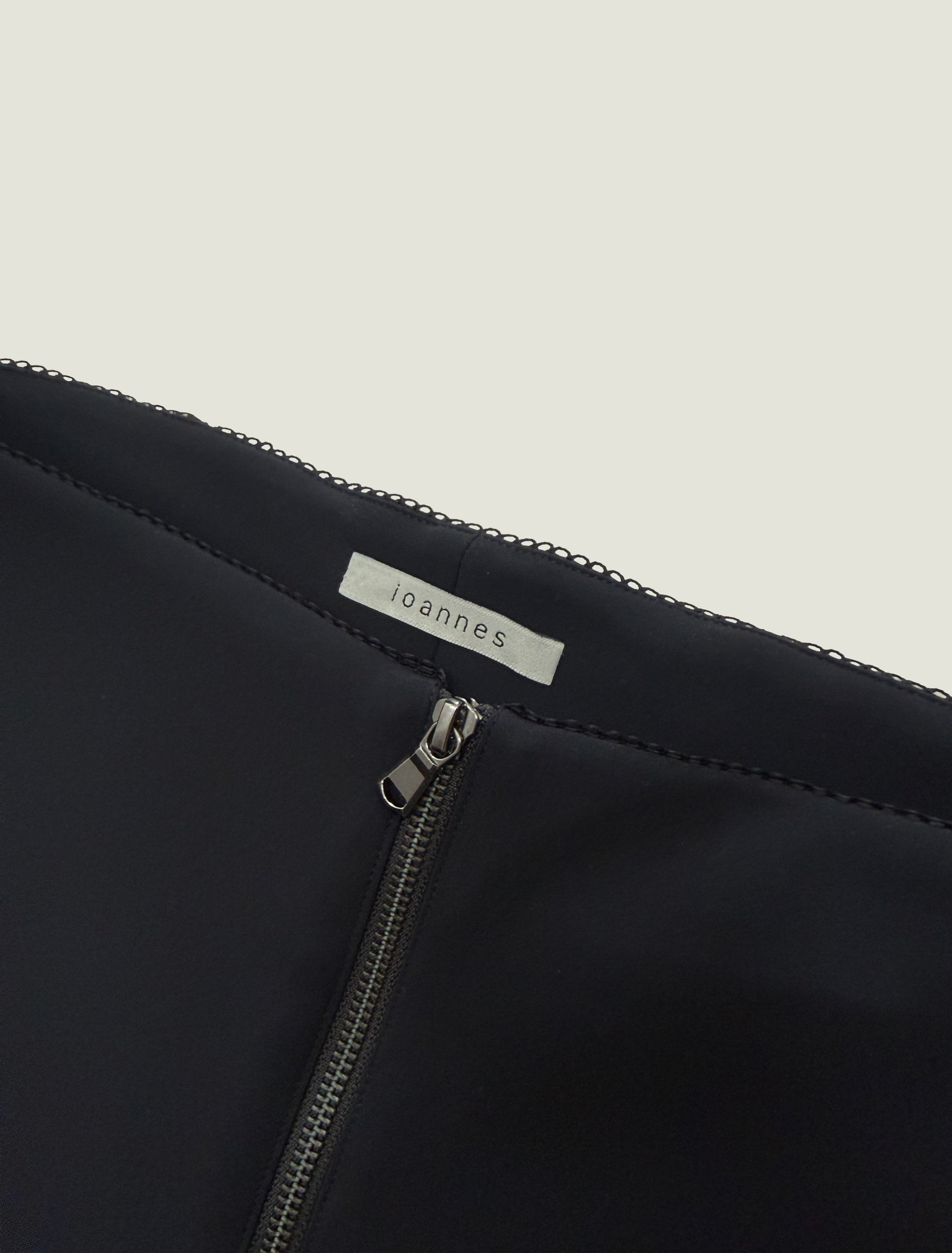 ioannes-elevated-trousers-damenhose-scuba-ausgestellt image 3