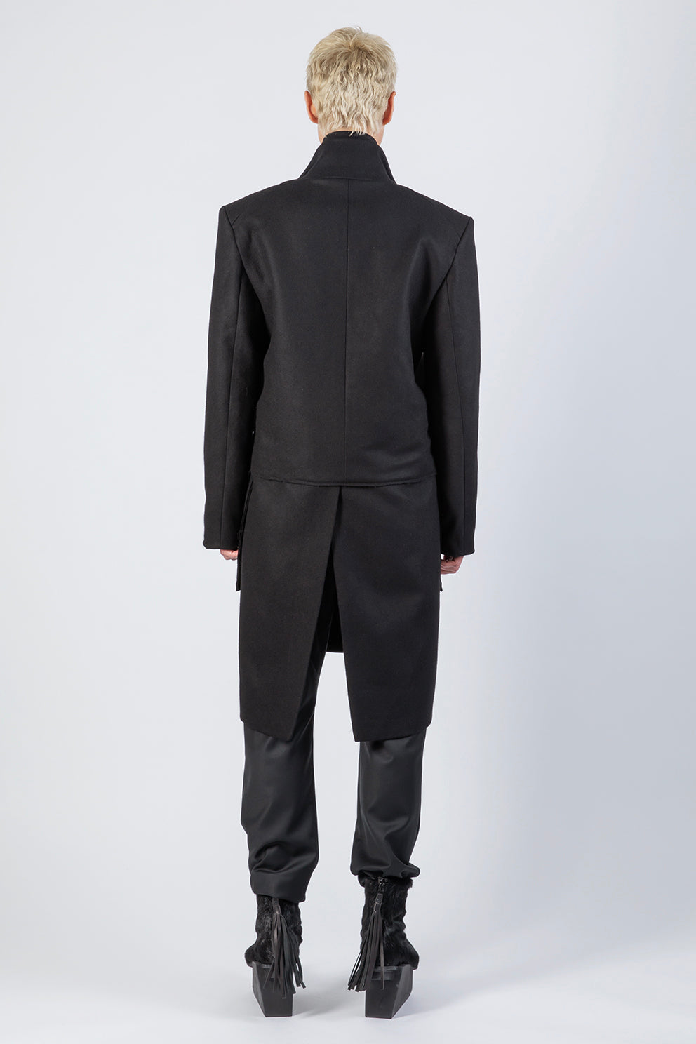 esther-perbandt-walker-mantel-damen-schwarz-wolle-kaschmir image 4