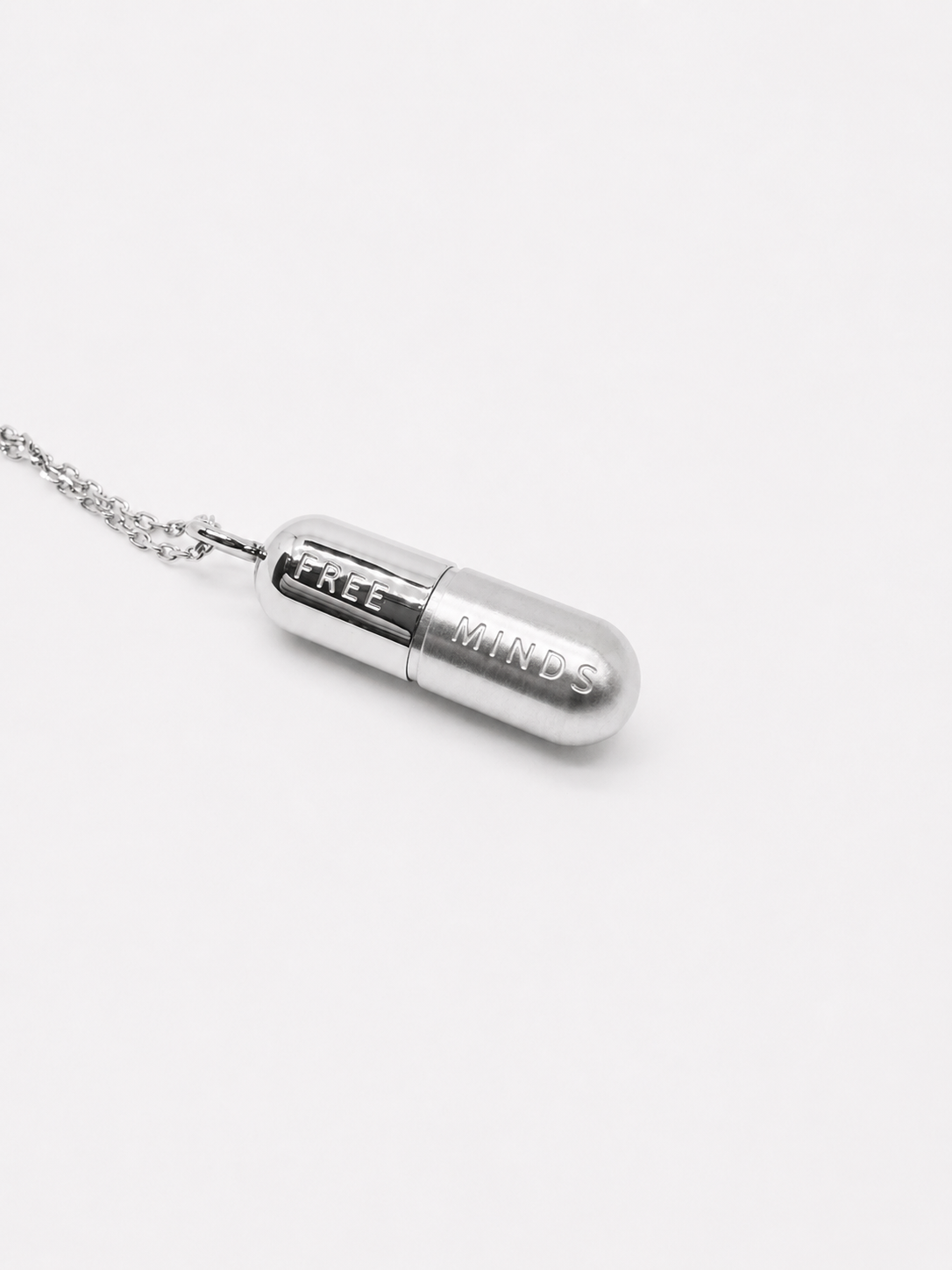 esther-perbandt-silver-pill-kette-silber-halskette-edelstahl-60cm image 3