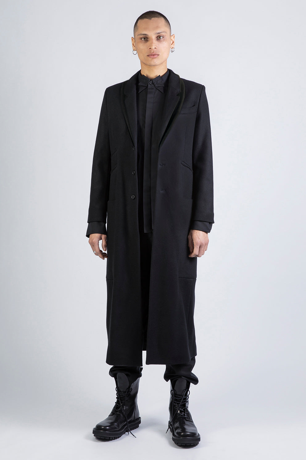 esther-perbandt-double-collar-mantel-herren-schwarz-wolle image 1