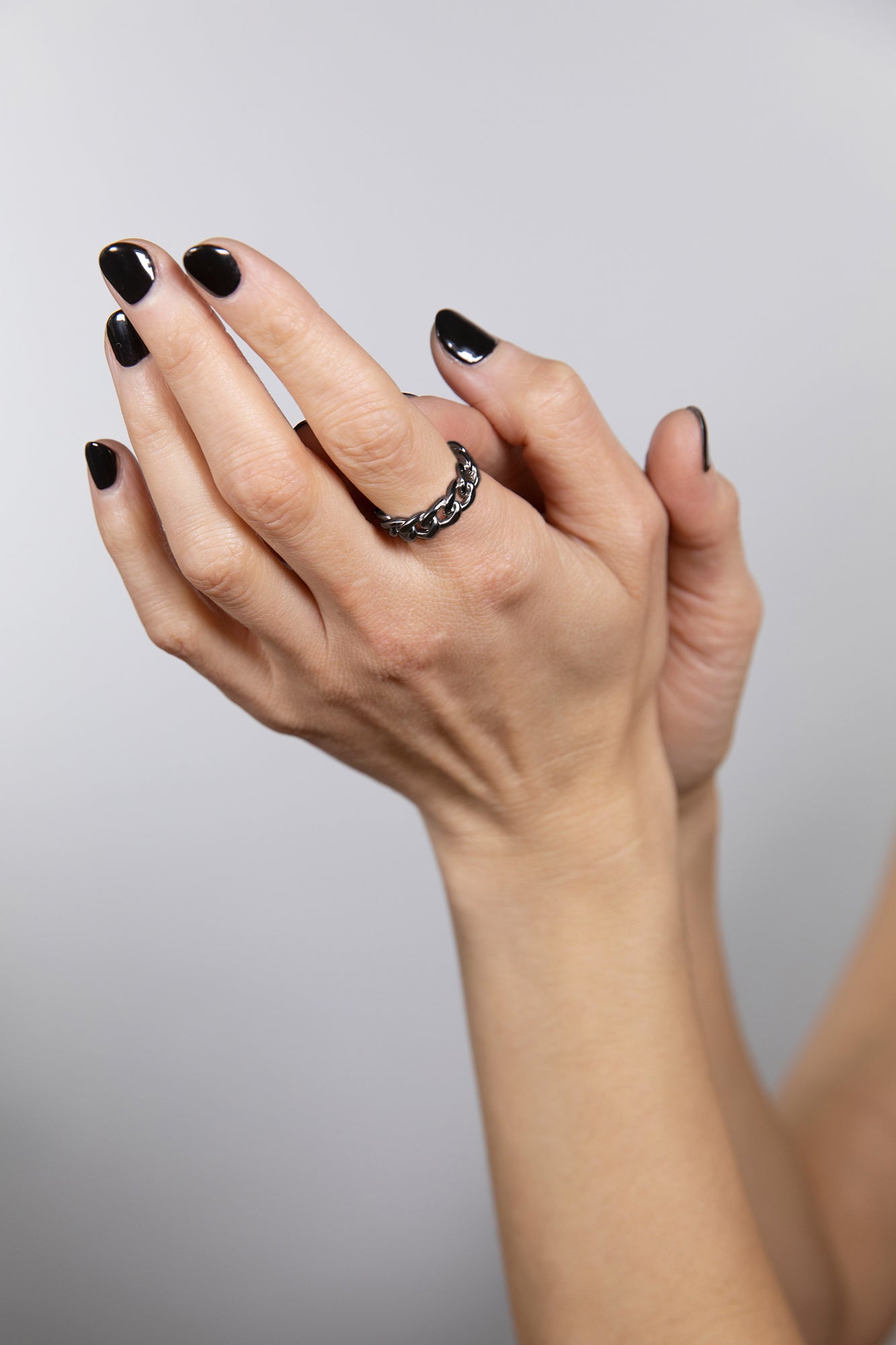 esther-perbandt-tank-chain-fine-ring-gunmetal-edelstahl image 2