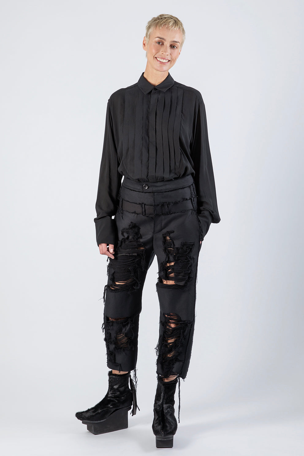 esther-perbandt-jaybo-ripped-jeans-damen-schwarz-cropped-baumwolle image 4