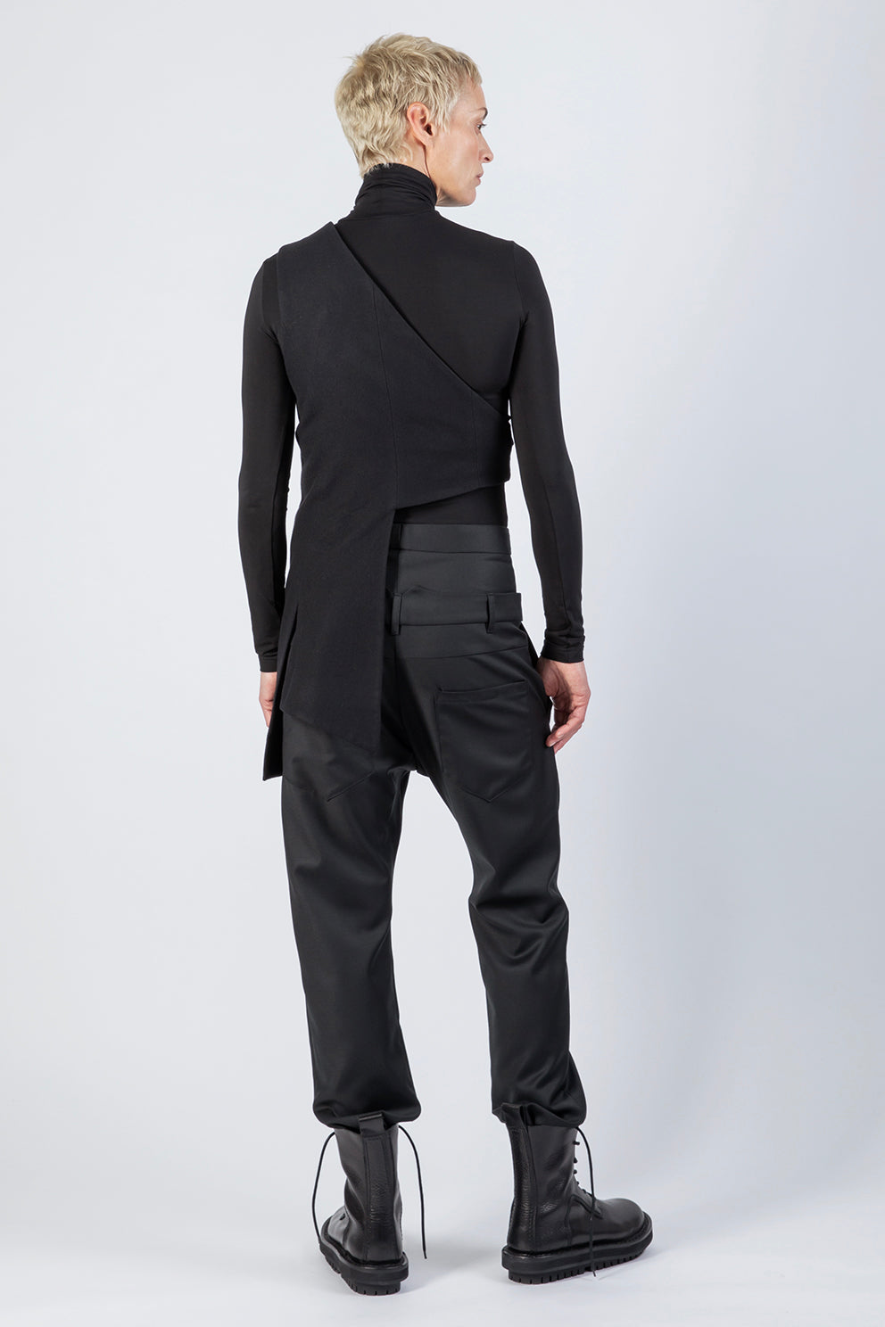 esther-perbandt-half-fin-weste-schwarz-wolle-kaschmir image 4