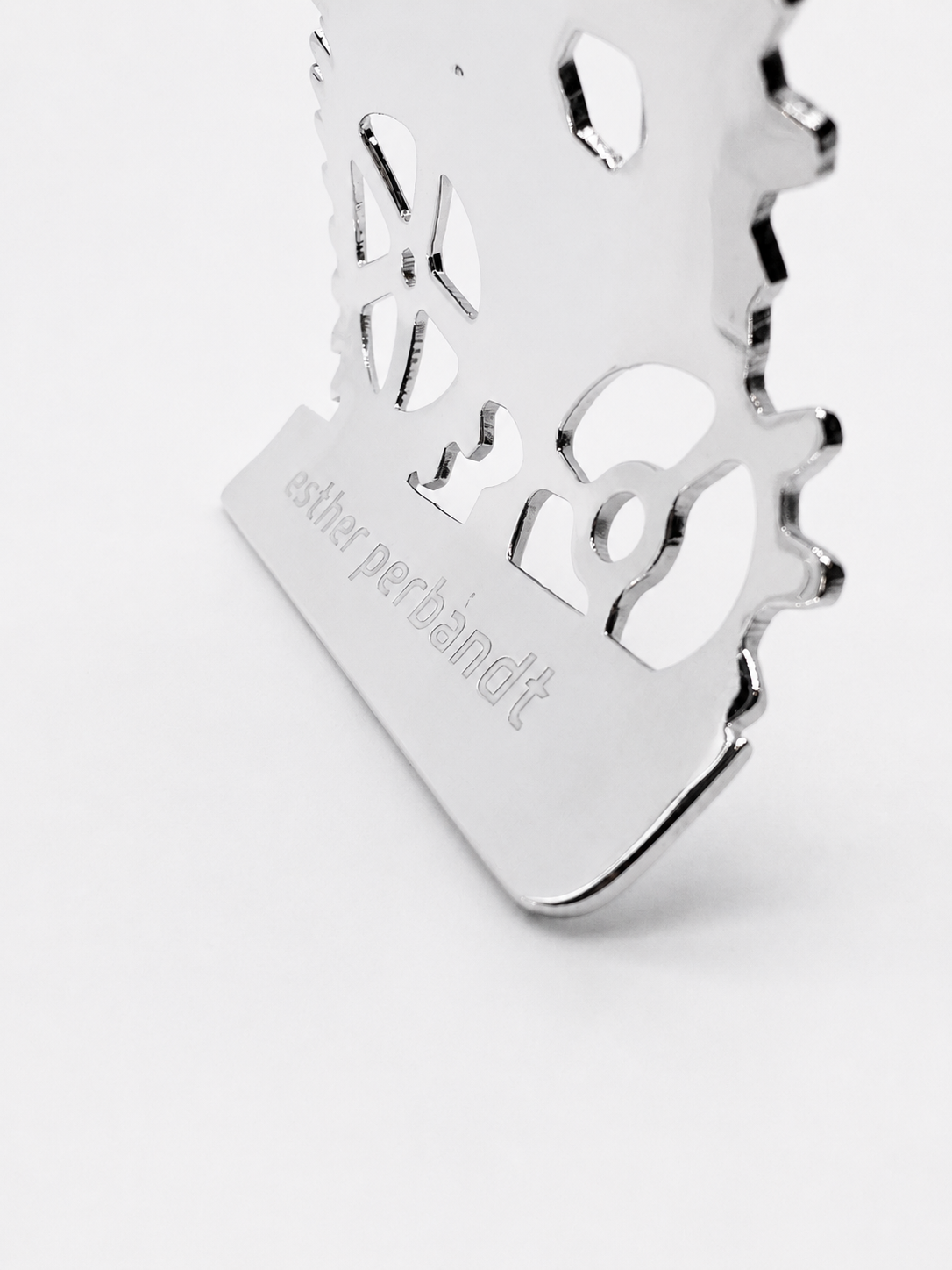 esther-perbandt-gearwheel-armreif-silber-breit-verstellbar image 7