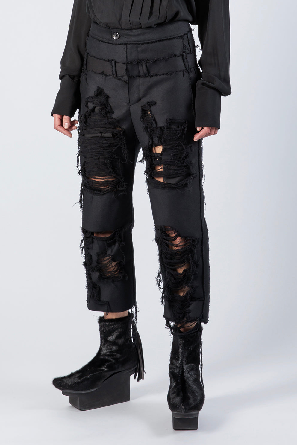 esther-perbandt-jaybo-ripped-jeans-damen-schwarz-cropped-baumwolle image 3