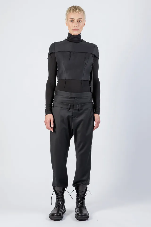 esther-perbandt-protector-cotton-schulterteil-damen-schwarz-baumwolle image 1