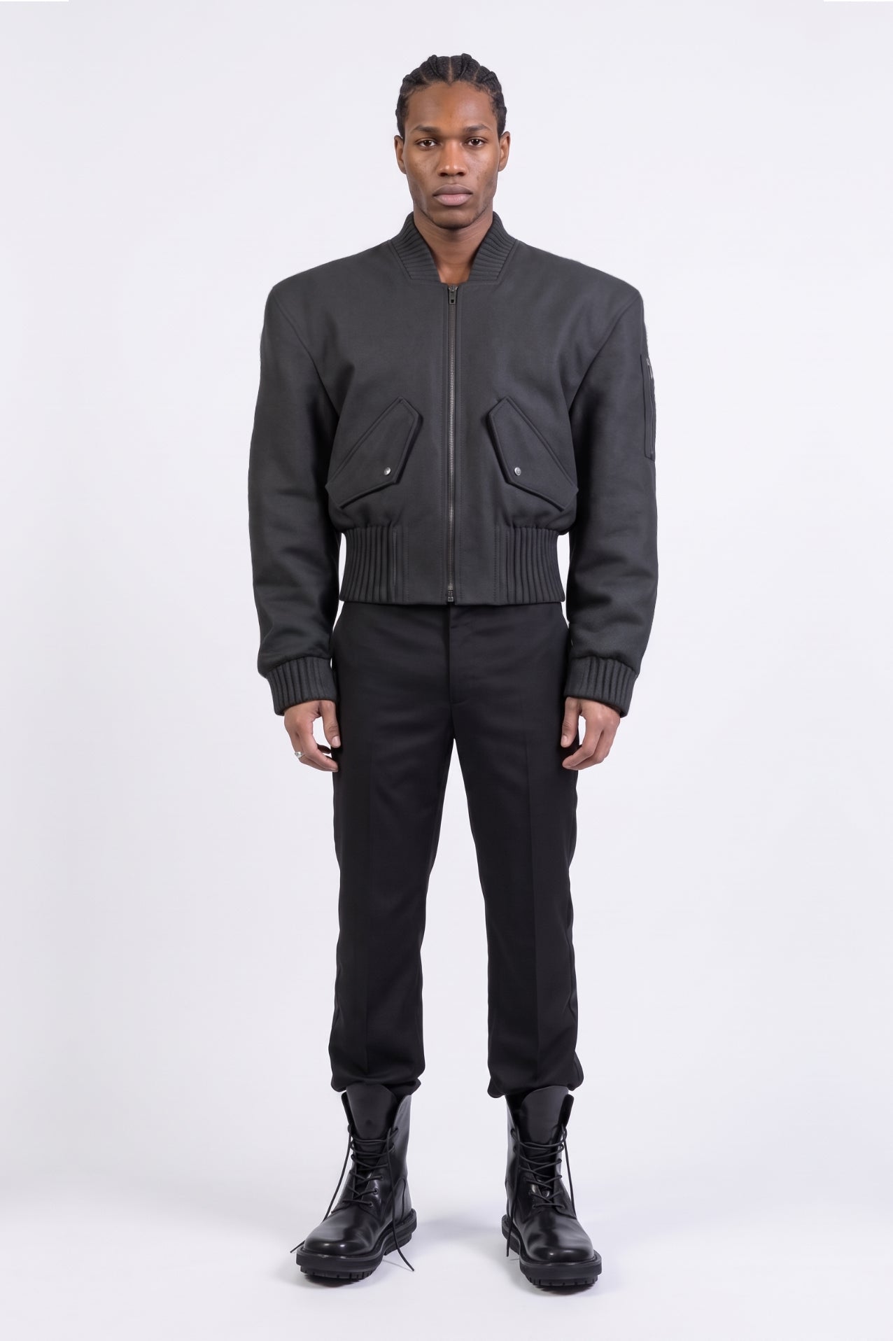 esther-perbandt-alles-von-hier-bomberjacke-herren-schwarz image 1