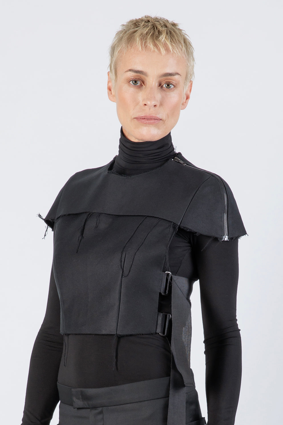 esther-perbandt-protector-cotton-schulterteil-damen-schwarz-baumwolle image 4