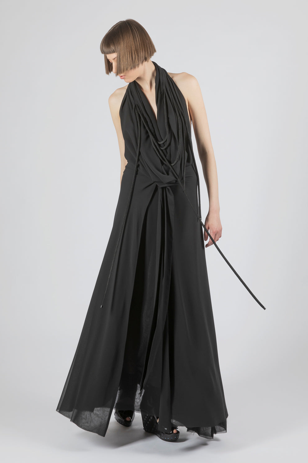 esther-perbandt-saturn-long-kleid-schwarz-wickelkleid image 4