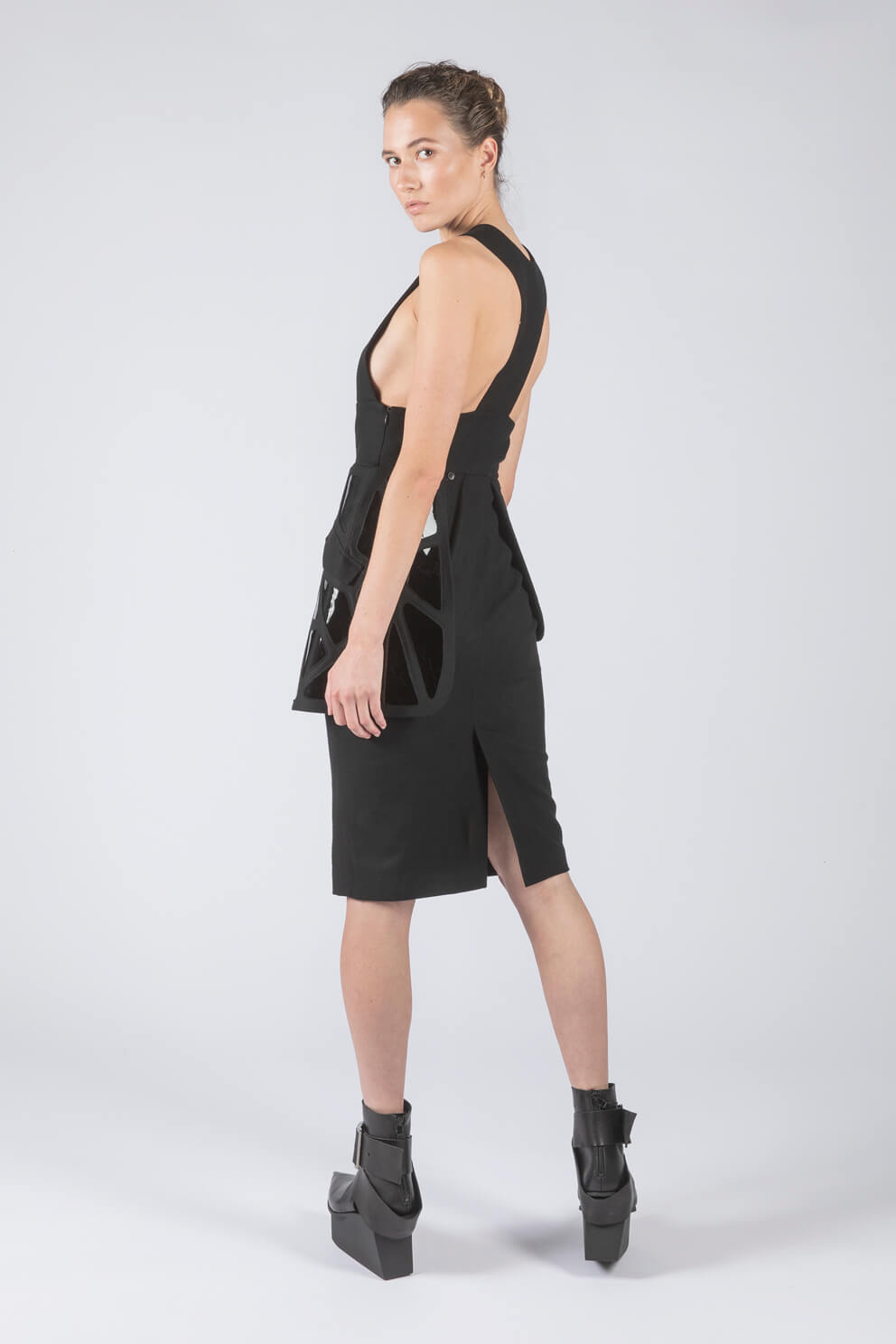 esther-perbandt-mosquito-kleid-schwarz-wolle-enges-minikleid image 3