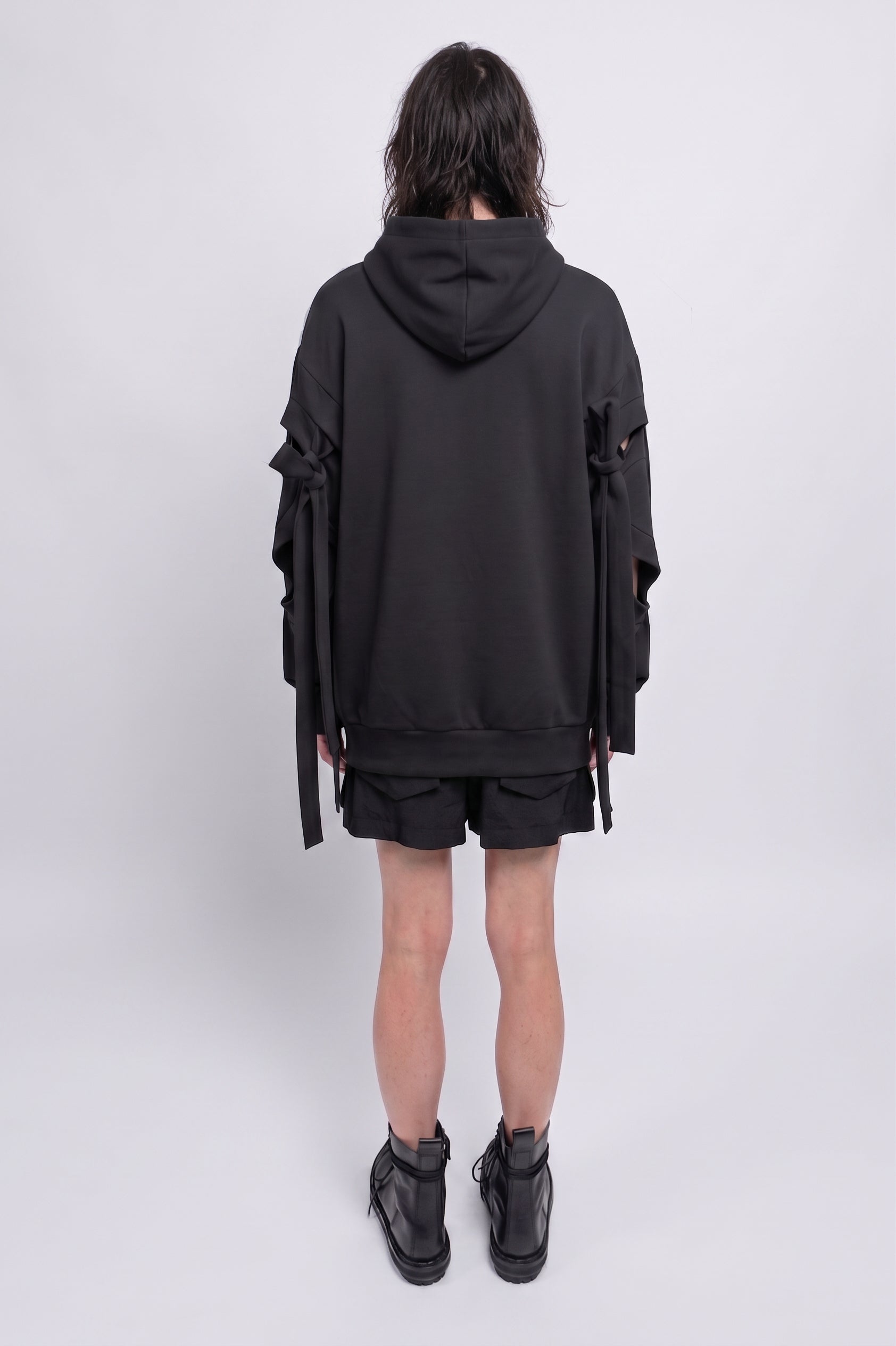 esther-perbandt-blackhearts-hoodie-herren-schwarz-oversized image 6
