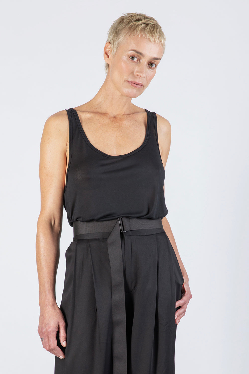esther-perbandt-georgia-pants-damen-schwarz-viskose image 3