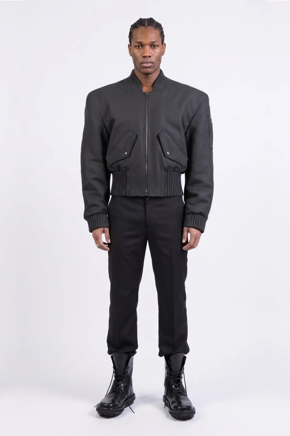esther-perbandt-alles-von-hier-bomberjacke-herren-schwarz image 1