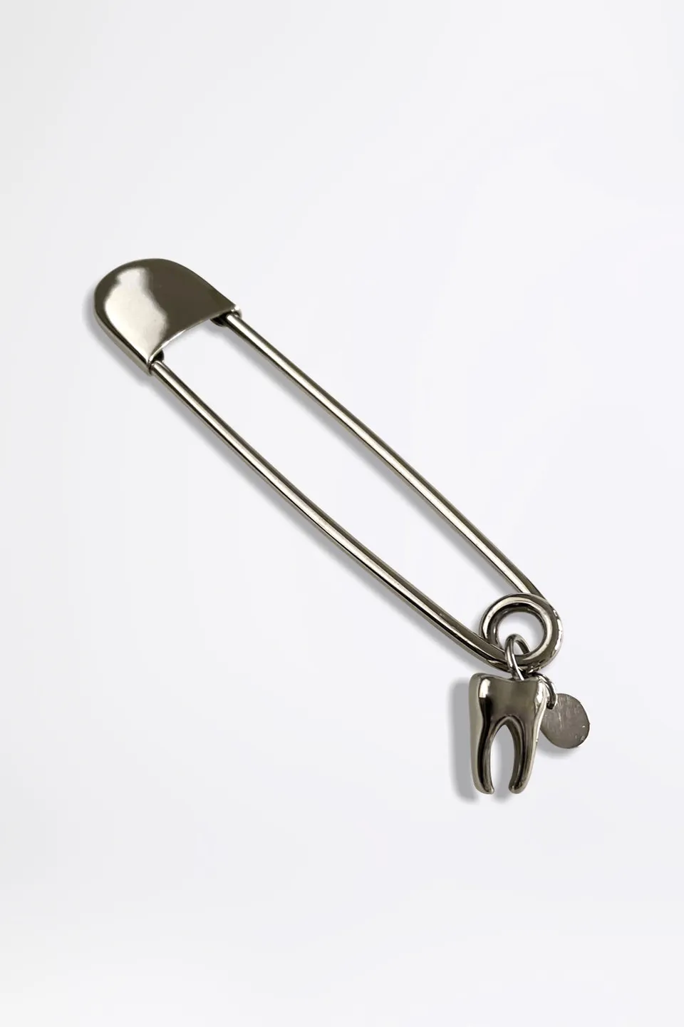 esther-perbandt-tooth-sicherheitsnadel-silber-zahn-anh-nger image 1