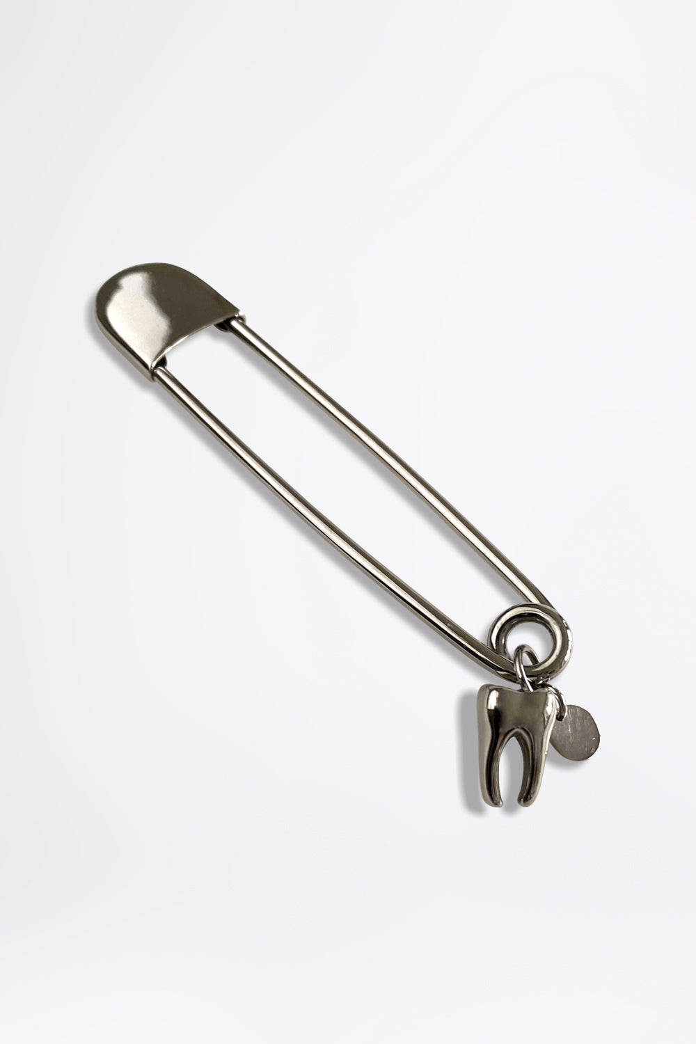 esther-perbandt-tooth-sicherheitsnadel-silber-zahn-anh-nger image 1