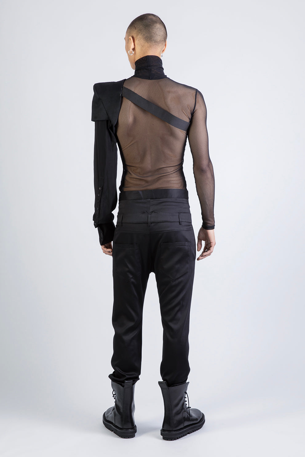esther-perbandt-concrete-one-sleeve-rmel-schwarz-links image 5