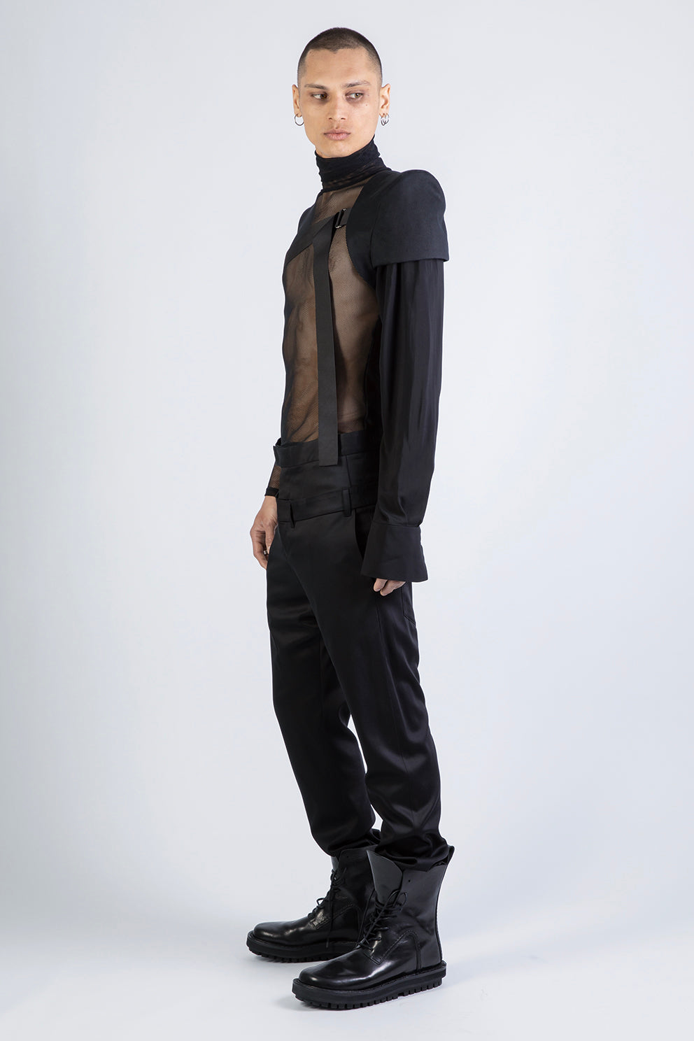 esther-perbandt-concrete-one-sleeve-rmel-schwarz-links image 4