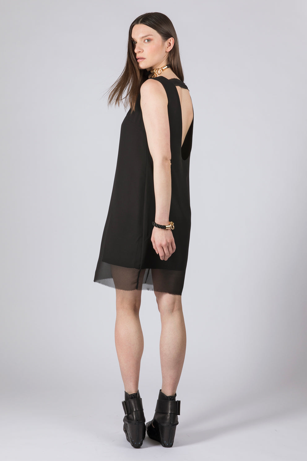 esther-perbandt-bare-kleid-schwarz-zweilagig-locker image 3