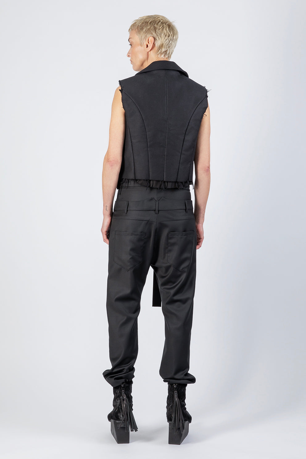 esther-perbandt-ripped-weste-damen-schwarz-baumwolle image 6