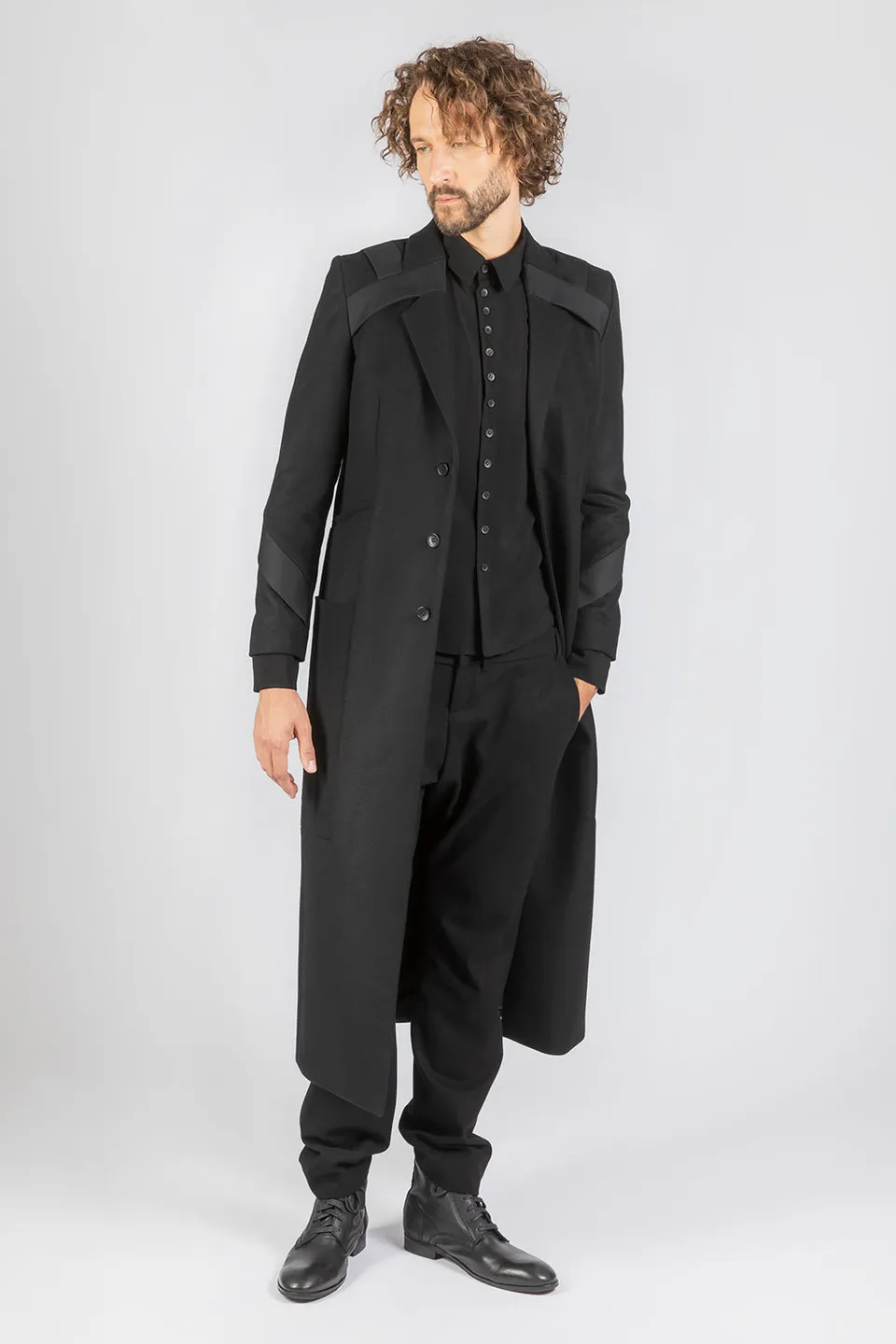 esther-perbandt-bond-mantel-herren-schwarz-reine-wolle image 1
