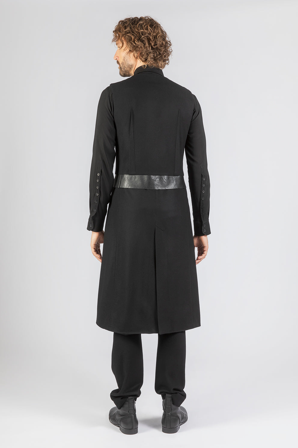 esther-perbandt-dart-long-weste-herren-schwarz-wolle image 3