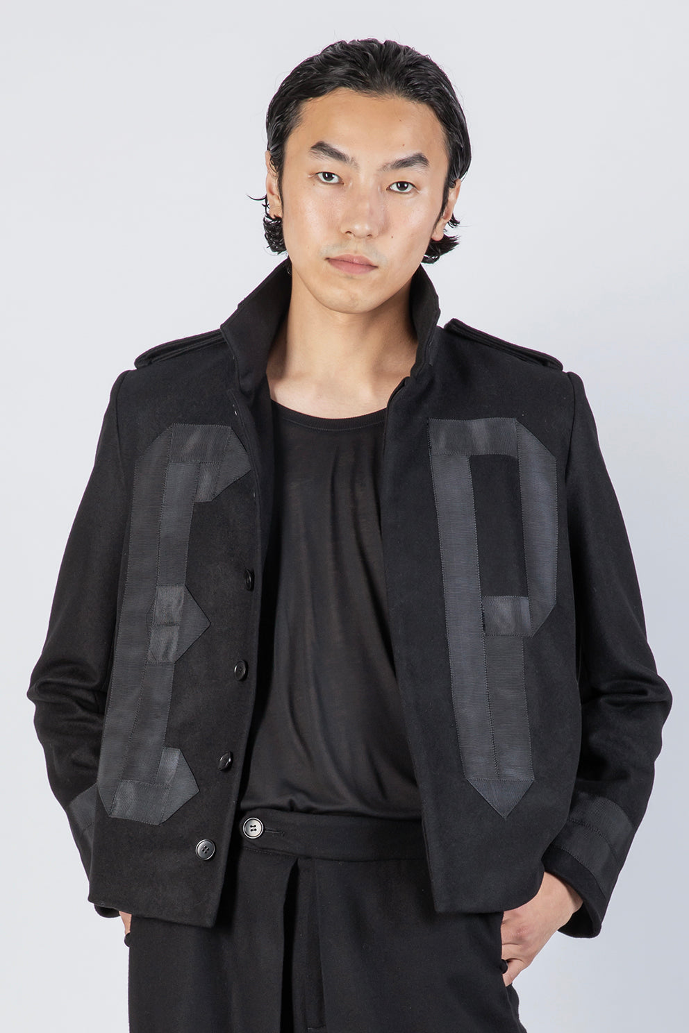 esther-perbandt-initial-jacke-herren-schwarz-wolle image 5