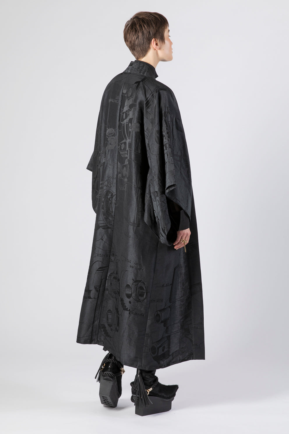 esther-perbandt-machine-long-kimono-damen-schwarz-leinen image 3