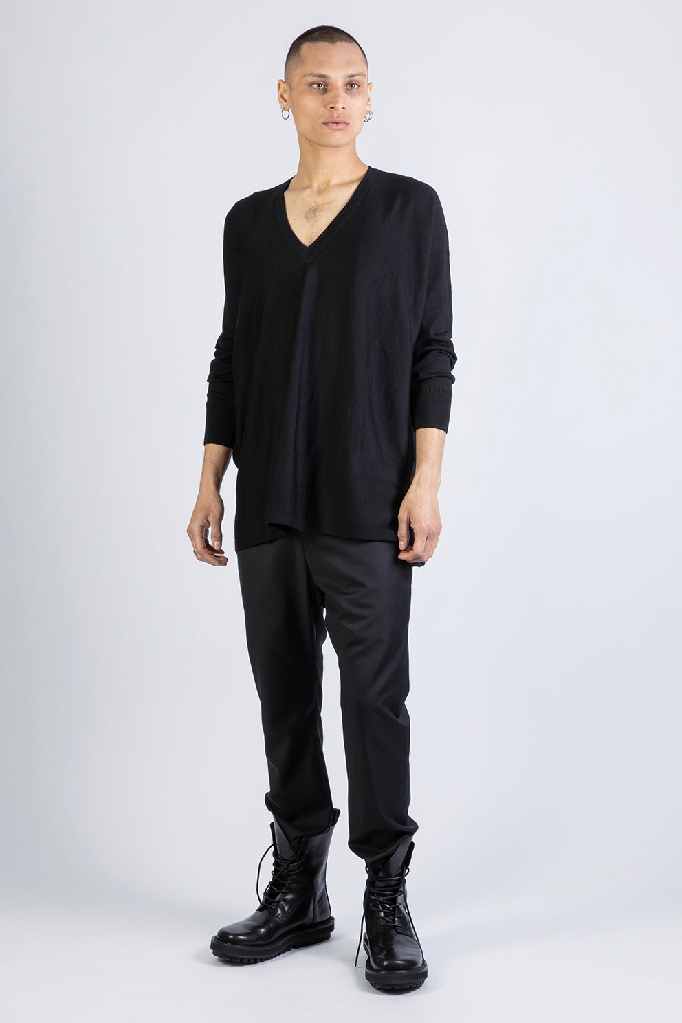 esther-perbandt-moonlight-pullover-herren-merino-schwarz image 4