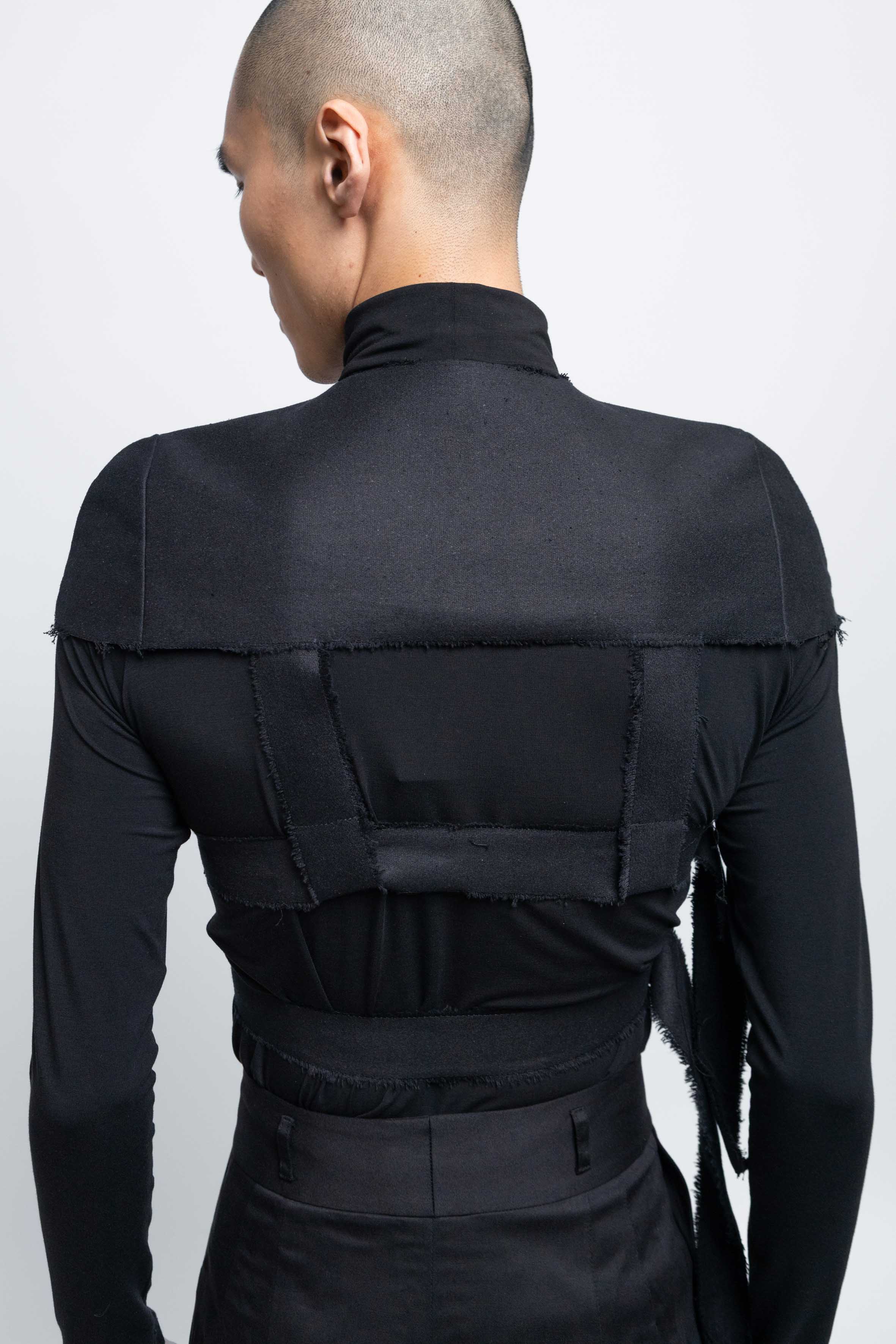 esther-perbandt-protector-shoulder-piece-schwarz-44 image 4