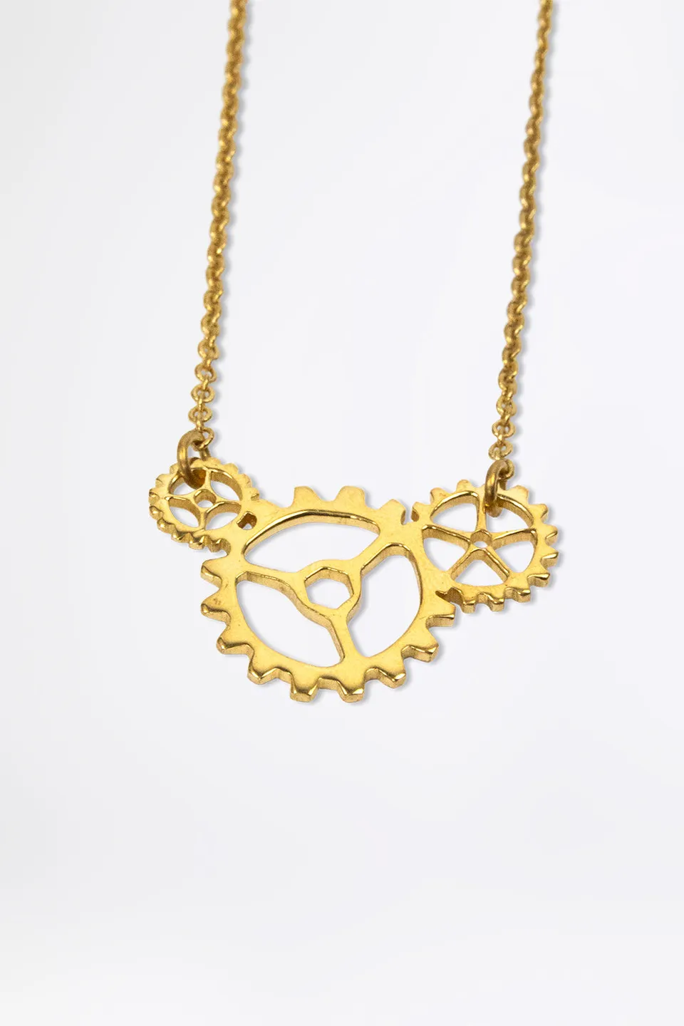 esther-perbandt-gearwheel-kette-gold-zahnrad-anh-nger image 1