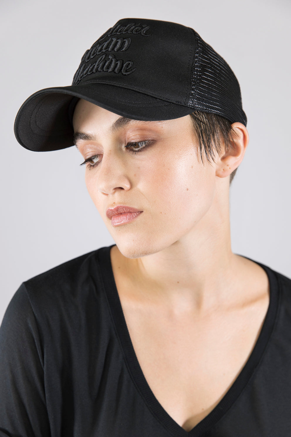 esther-perbandt-dream-machine-trucker-cap-schwarz-bestickt image 5