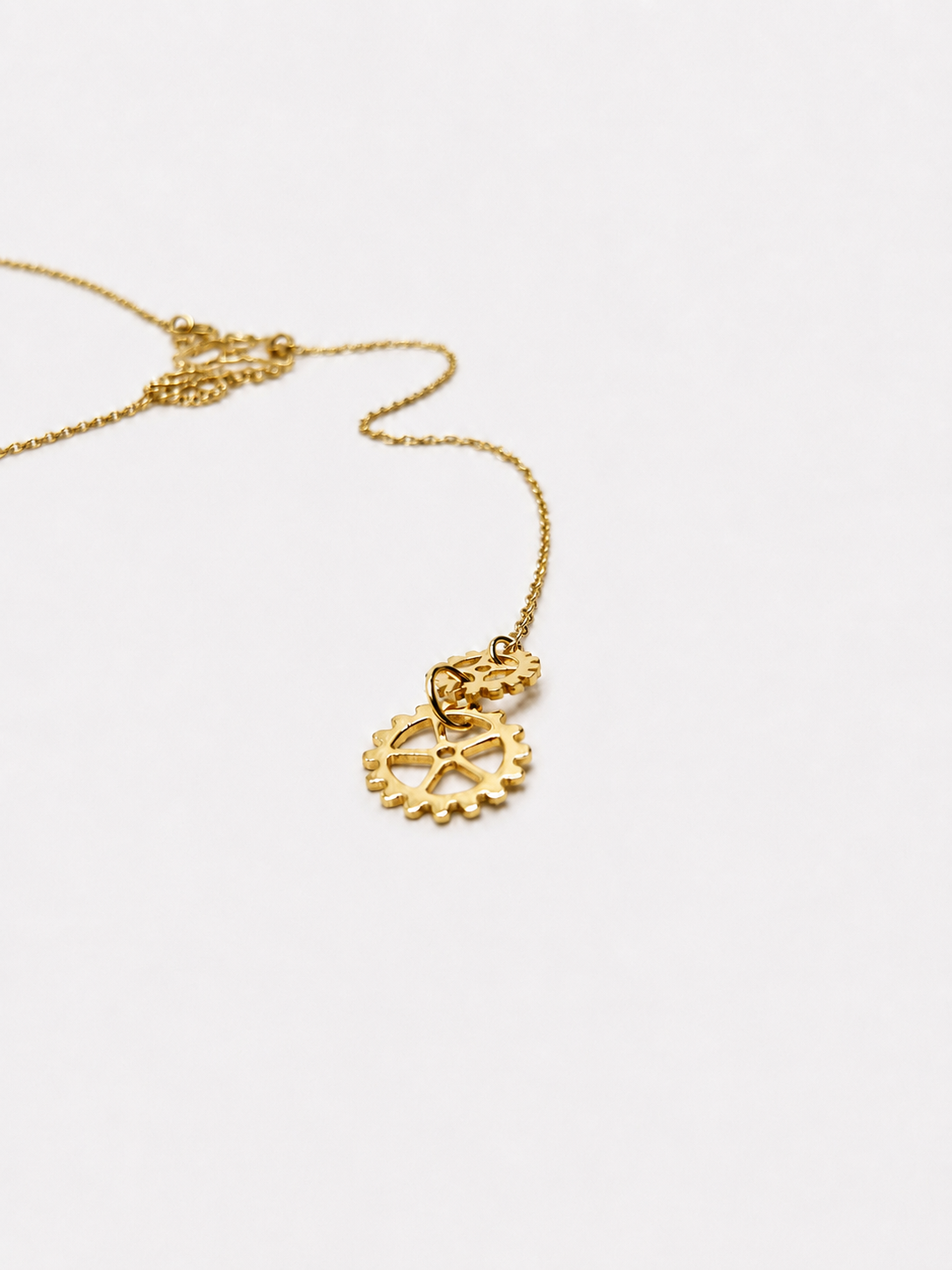 esther-perbandt-gearwheel-halskette-gold-lang-doppelt-messing image 3