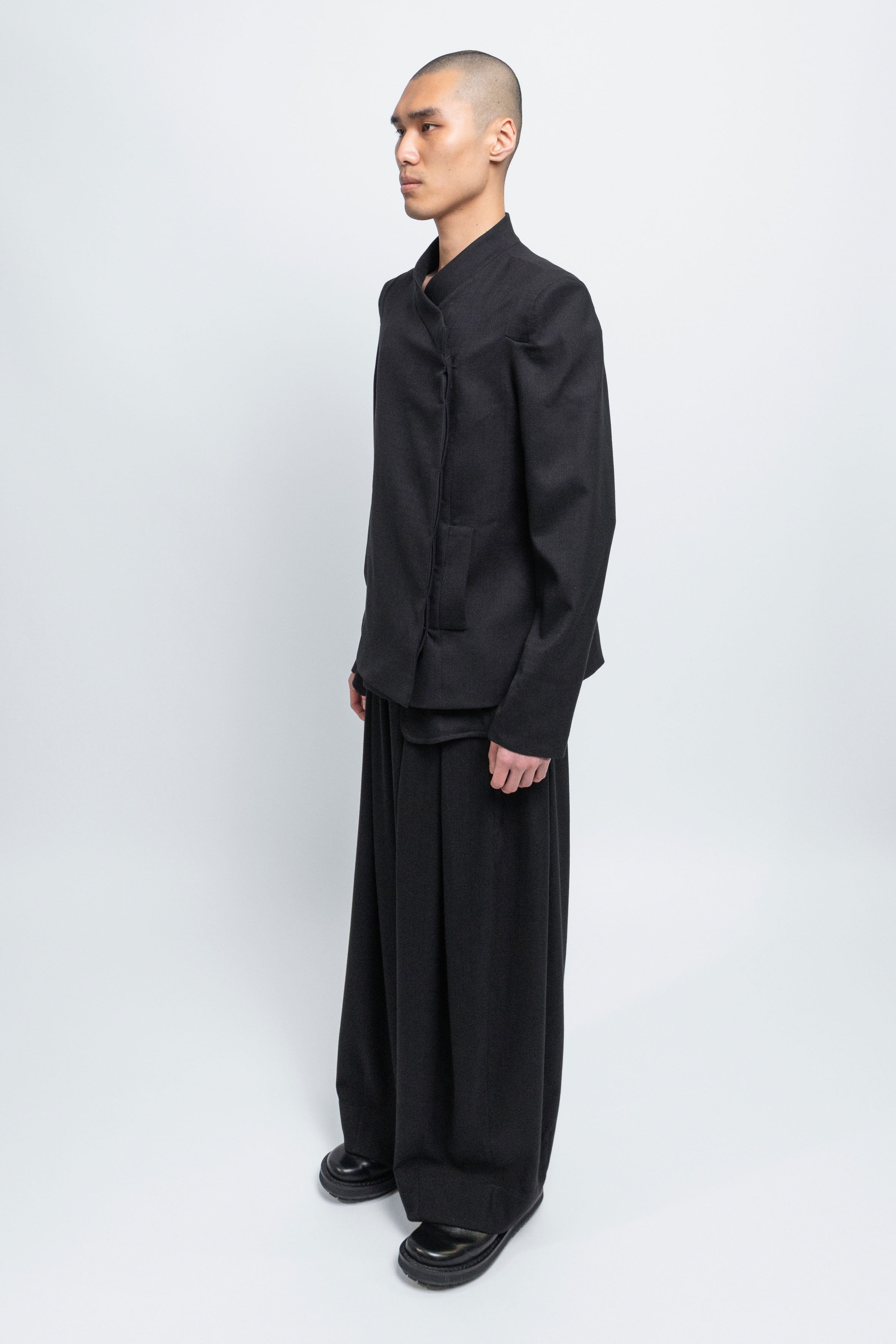 esther-perbandt-tight-blazer-herren-schwarz-stehkragen image 5