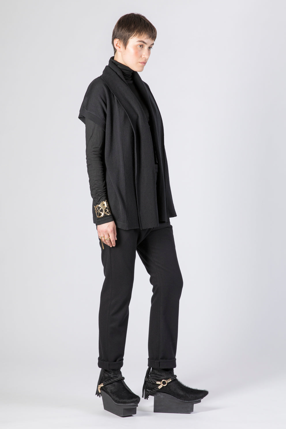 esther-perbandt-earthlight-cardigan-schwarz-merino-rmellos image 6